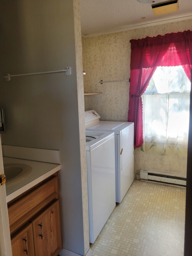 Building Photo - 1263 Newburg Rd