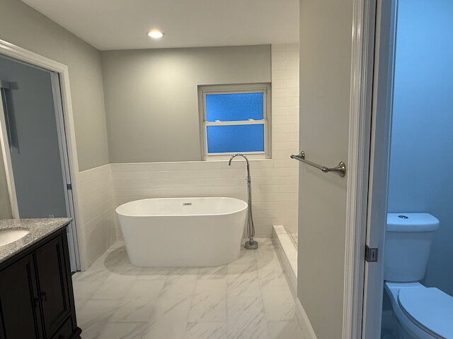 Building Photo - Remodeled Pool Home Located in the Very Desirable Bay Crest Park Waterfront Community