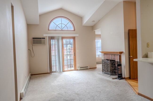 Building Photo - 1345 Cunat Ct