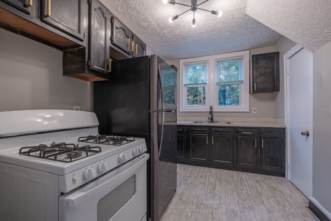 Building Photo - Single Family Home