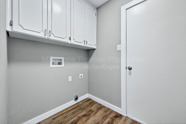 Building Photo - 3014 Jennifer Ave