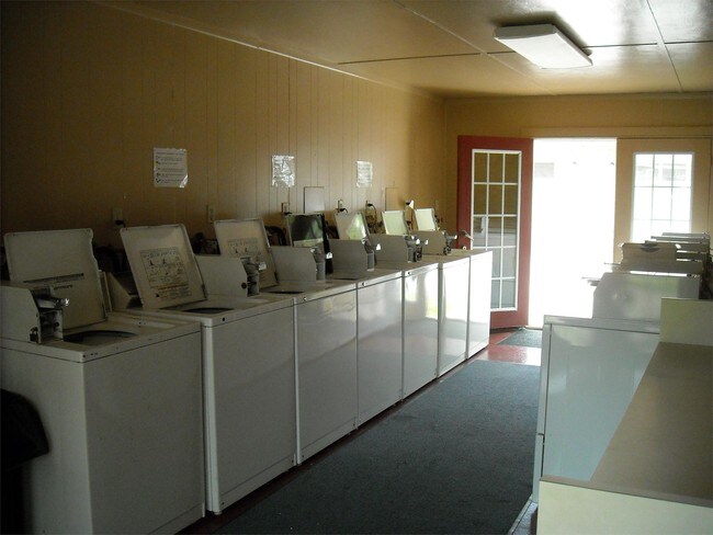 Building Photo - 705 S Jackson St