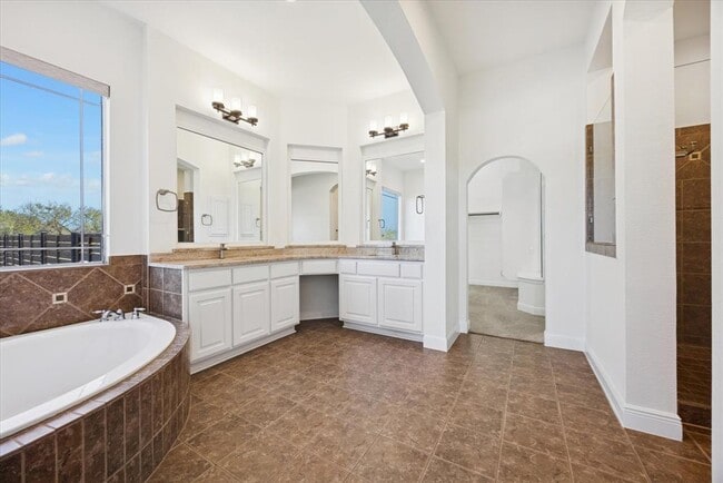 Building Photo - 100 Cross Trail