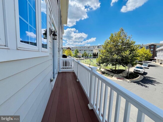 Building Photo - 3152 Yeager Dr