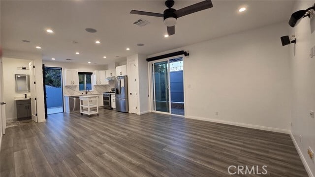 Building Photo - 18222 Chatsworth St