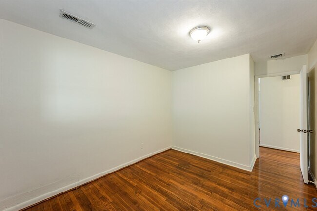 Building Photo - 2604 Sunnybrook Rd