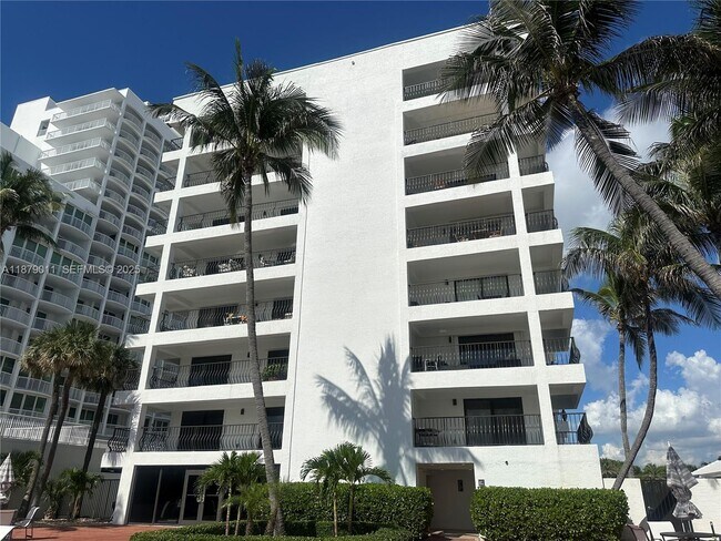 Building Photo - 5415 Collins Ave