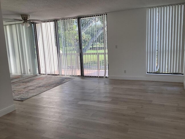 Building Photo - 2308 Bridgewood Dr