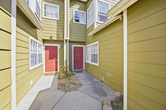 Building Photo - 713 Washington Palm Loop