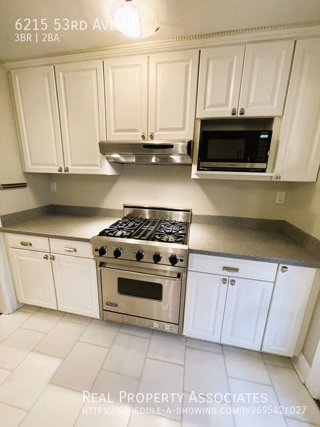 Building Photo - 6215 53rd Ave NE