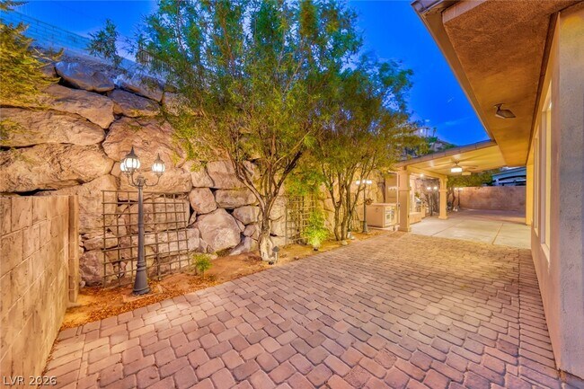 Building Photo - 905 Rhyolite Terrace