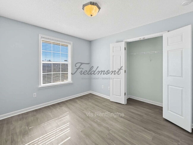 Building Photo - 107 Pelham Square Way