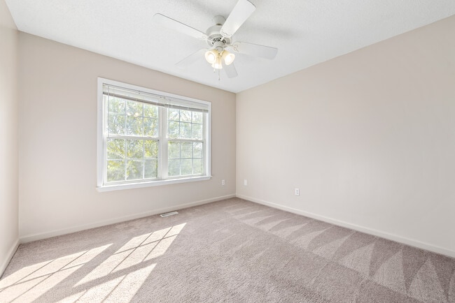 Building Photo - 33 Courtyard Way