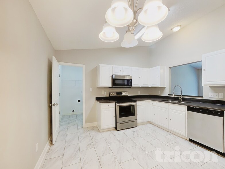 Building Photo - 9344 Tibble Creek Way