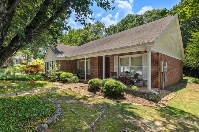 Building Photo - 2 Bedroom 2 Bath duplex in Auburn Now Available!