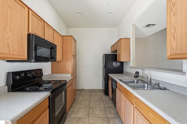 Building Photo - Gated Community, close to 101 and Arrowhead!