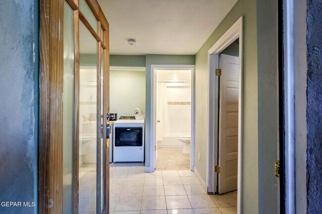 Building Photo - 619 E Nevada Ave