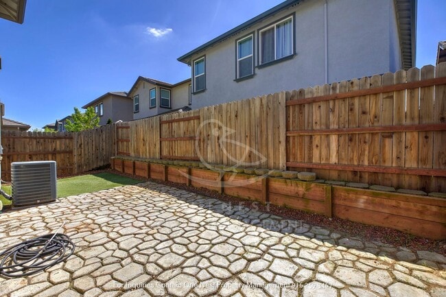 Building Photo - Early Summer move in, available ASAP 4 bd 3 bth backyard and balcony