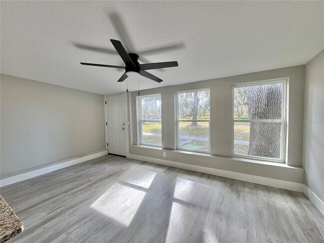 Building Photo - 2346 Section Dr