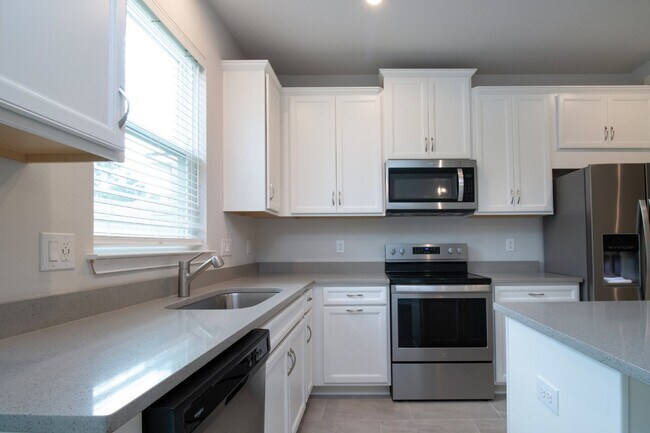 Building Photo - Stunning 3 Bed Townhouse for Rent in Lakewood Ranch! Spacious, Modern, and Move-In Ready!