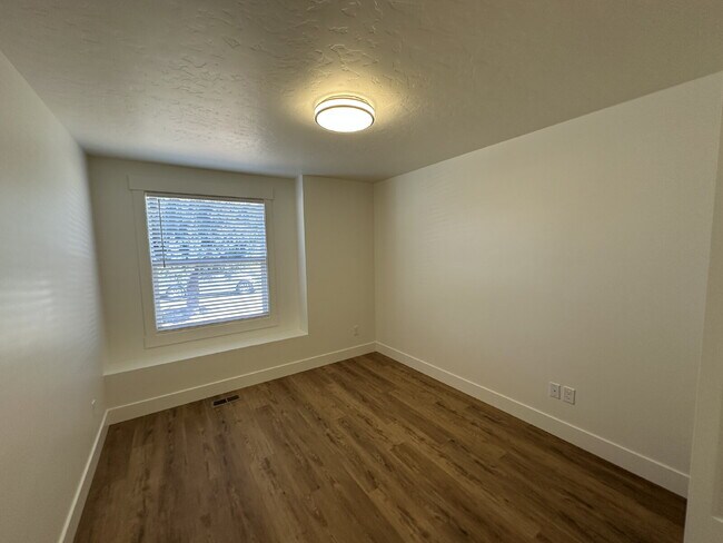 Building Photo - "Charming 3-Bedroom Oasis with Granite Touches in Meridian!"