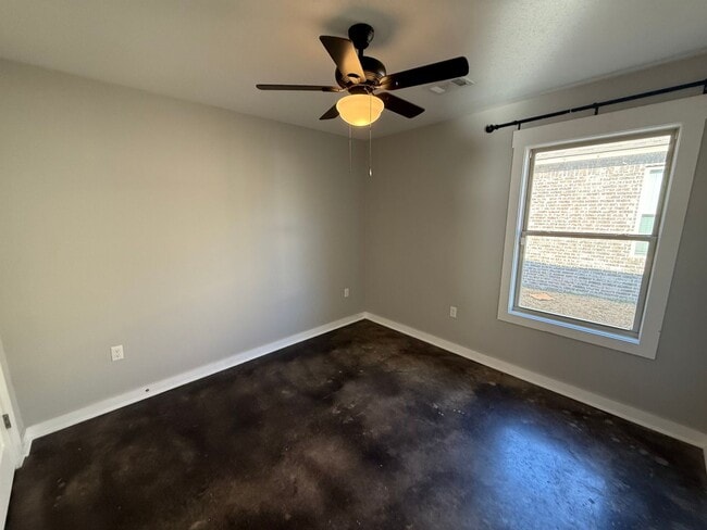 Building Photo - 263 Wolf Den Dr