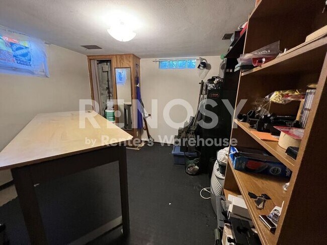 Building Photo - Available July 1st - 2 bed 2 bath, Single Family Home in Richfield!
