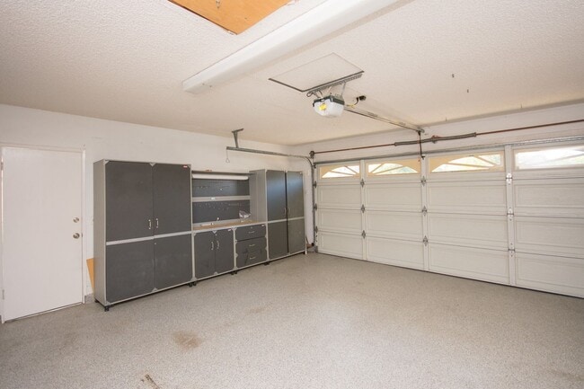 Building Photo - Lovely 3+BR Single-Story Carlsbad Home With AC & Skylights!!