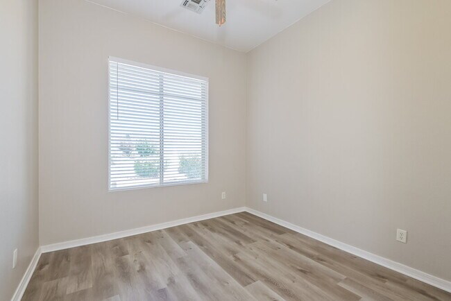 Building Photo - 122 E Camino Rancho Cielo