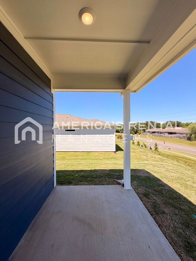 Building Photo - Modern Single Level Living at Havenridge!