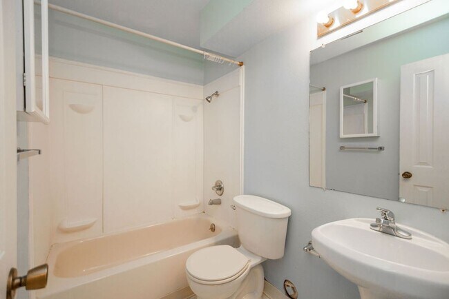 Building Photo - 720 City Park Ave