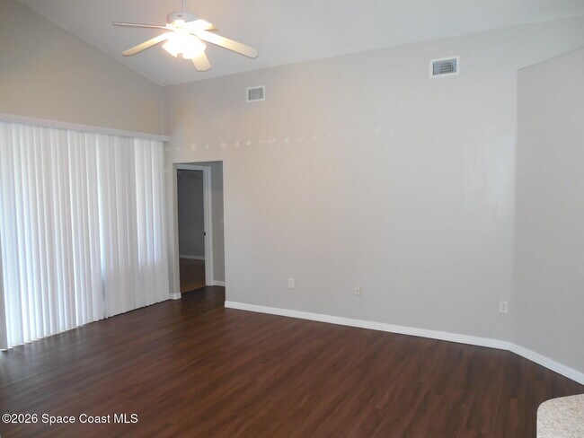 Building Photo - 5272 Outlook Dr