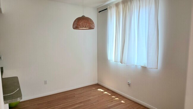 Building Photo - 300 E Providencia Ave
