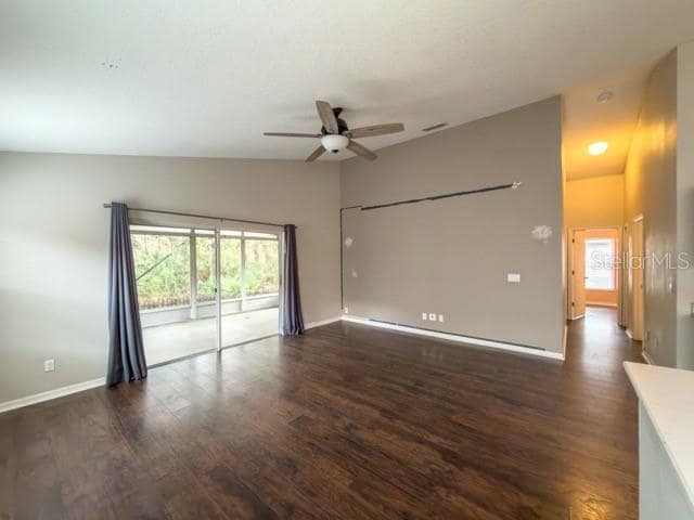 Building Photo - 925 Maple Creek Dr