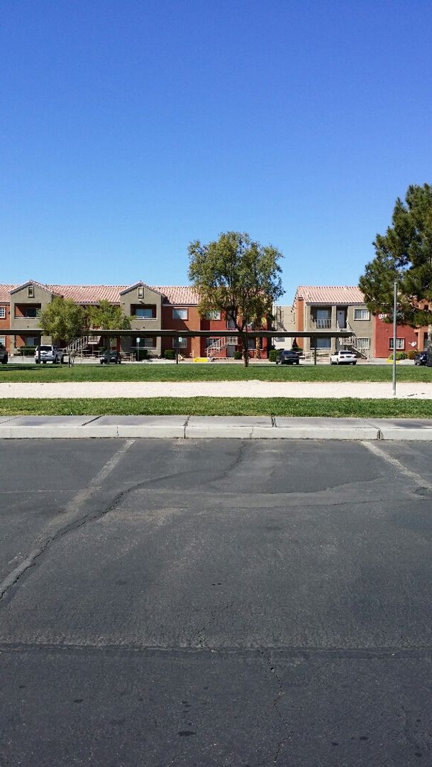 Building Photo - We Pay Referrals - A Move-In Ready Condo!