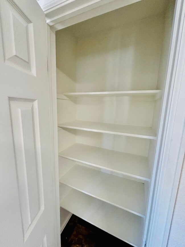 Building Photo - Upper 2 bed, 2 bath Condo on Leland for rent!