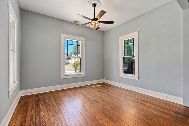 Building Photo - 925 Lamar St