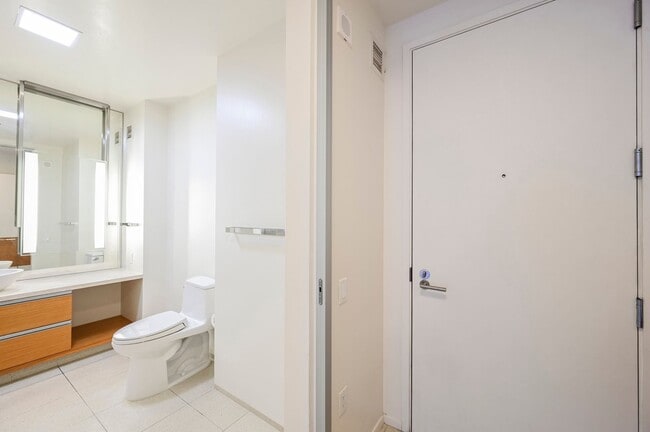 Building Photo - Studio with incredible views of the Strip!