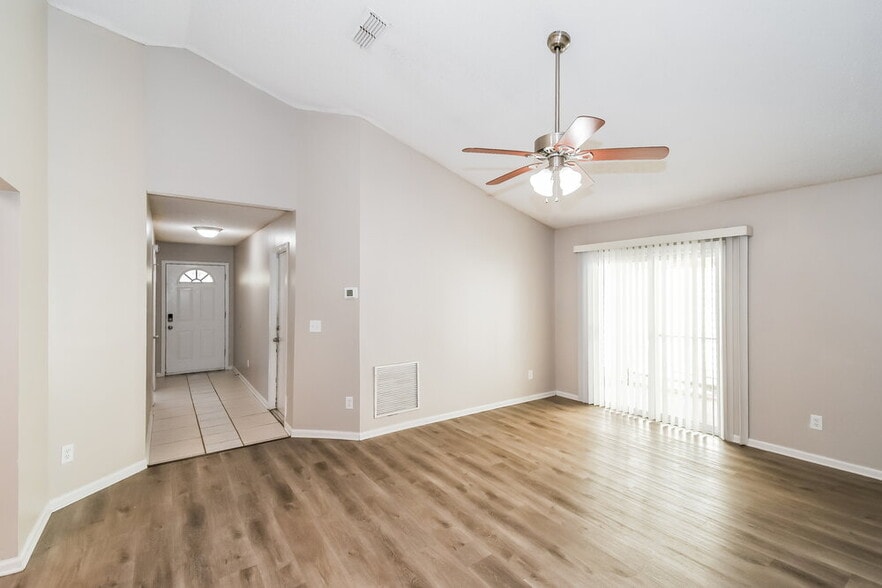 Building Photo - 1841 Quebec Ct