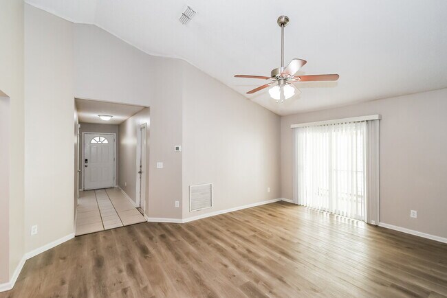 Building Photo - 1841 Quebec Ct