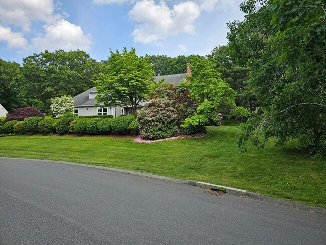 Building Photo - 162 E Emerson Rd