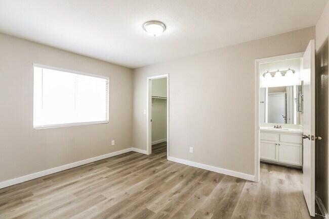 Building Photo - 6373 Rose Tree Ln