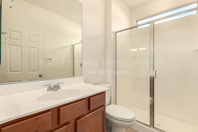 Building Photo - 5216 S 16th Pl