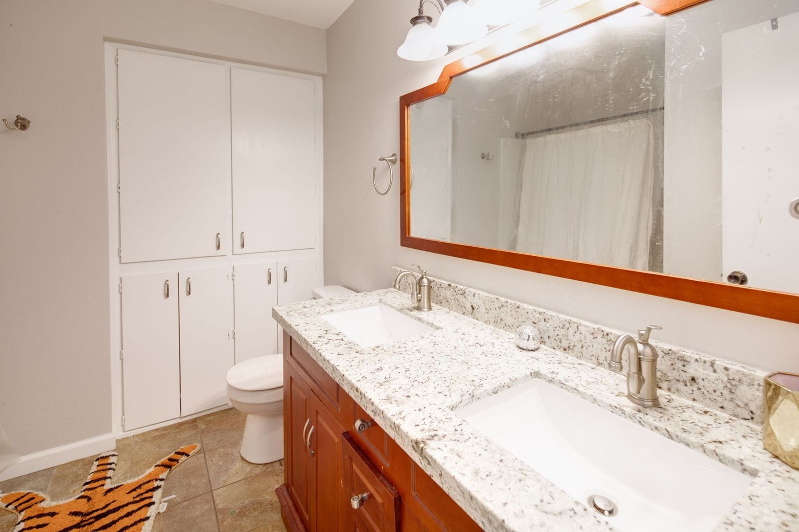Building Photo - JUNE MOVE IN!  2 Bedroom 1.5 Bathroom Townhome On Bus Route!