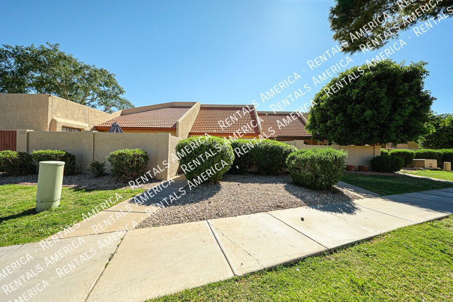 Building Photo - 4120 W Calavar Rd