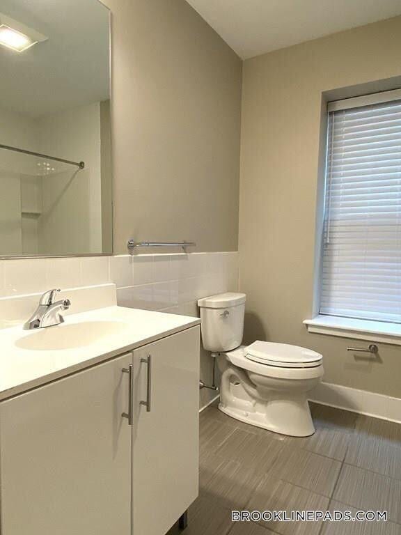 Building Photo - 52 Kent St