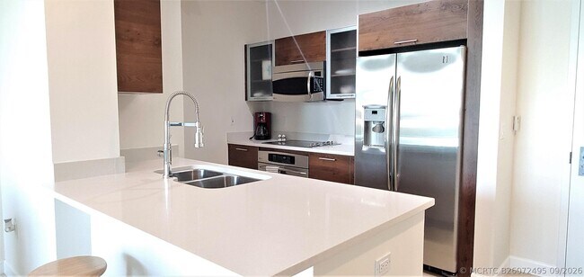 Building Photo - 480 Hibiscus St