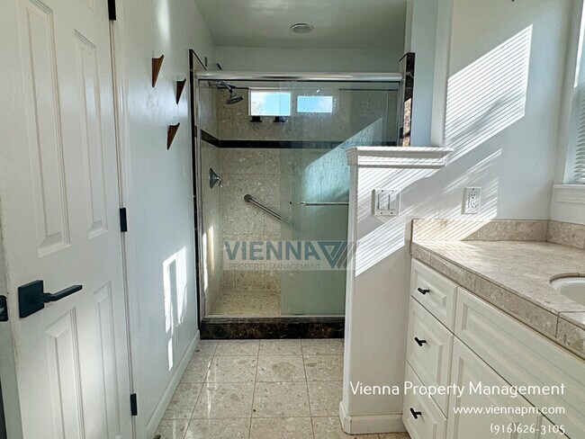 Building Photo - Beautiful Loomis Solar Home with Pool and Spa!!