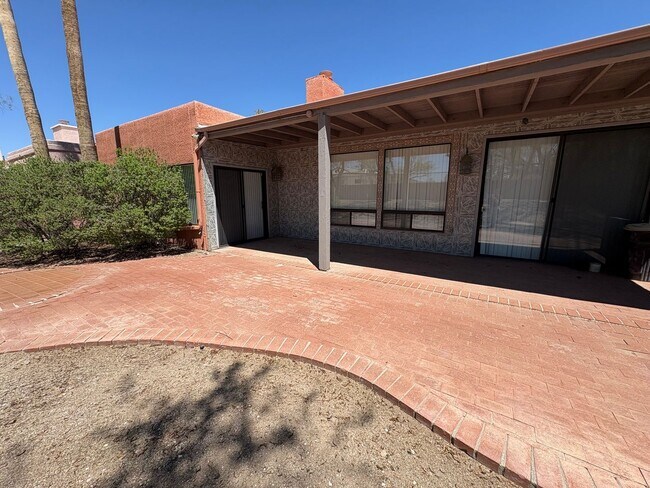 Building Photo - Spacious 2bd/2bath + Den home in gorgeous community (there's a lake!)