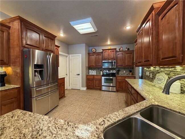 Building Photo - 2234 Tall Tree Ln